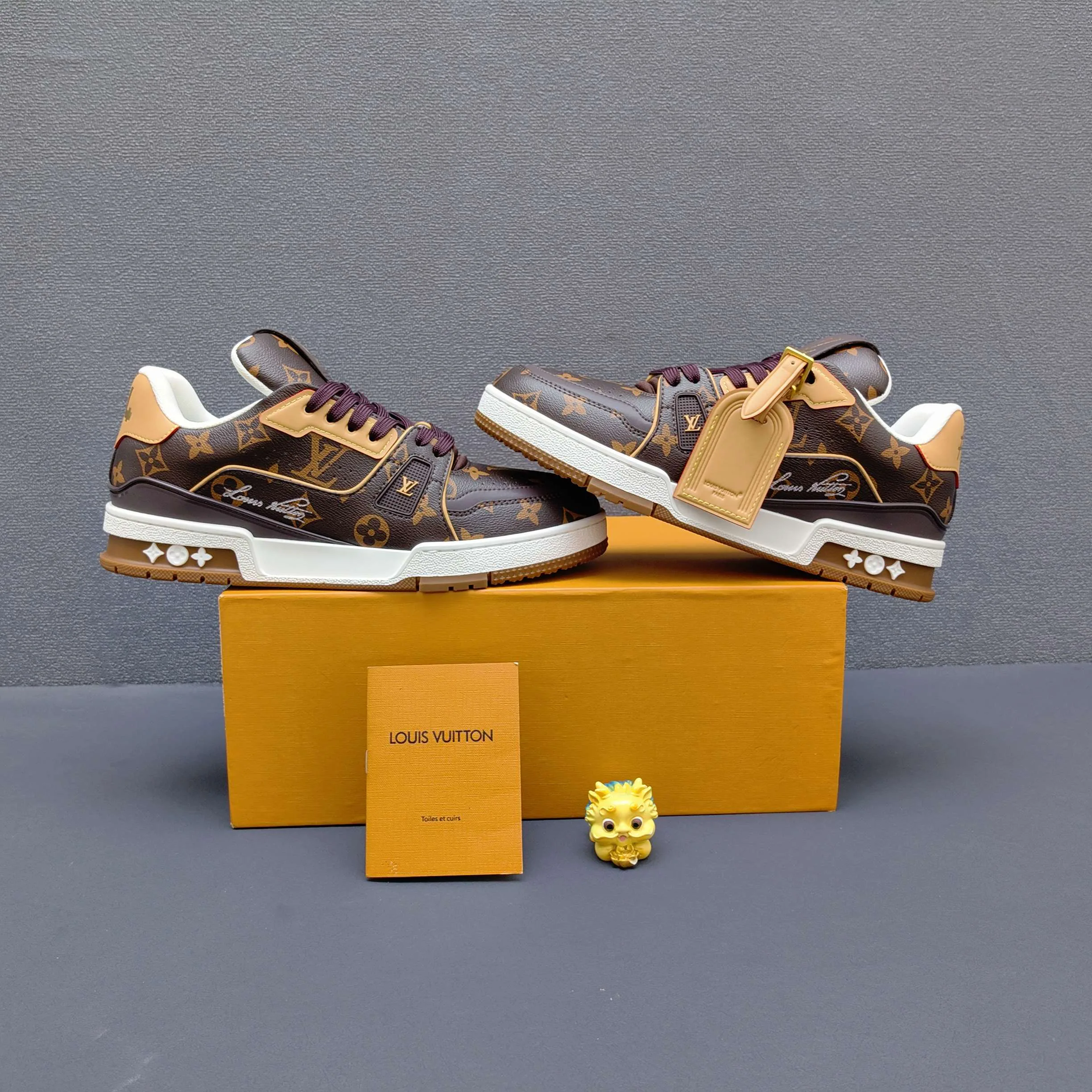Кроссовки Женские Louis Vuitton 17725111