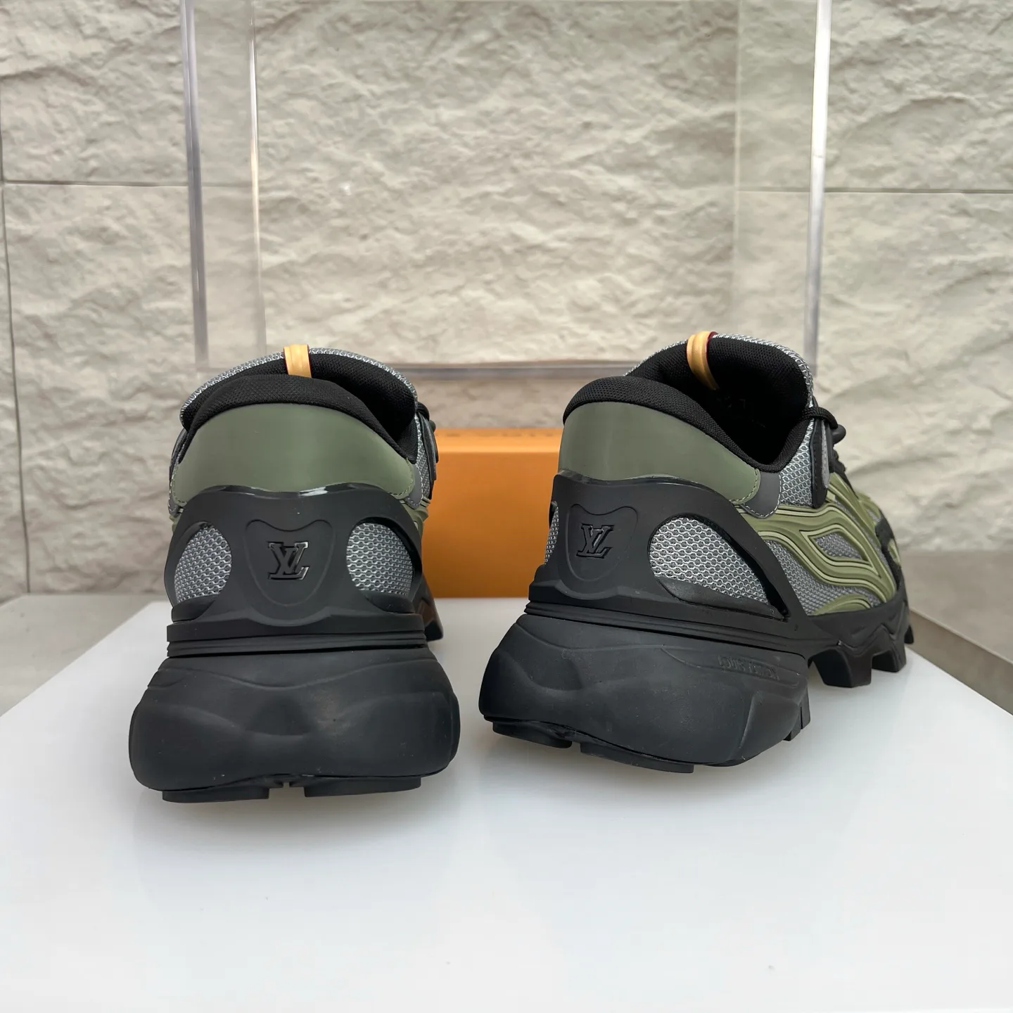 Кроссовки Мужские Louis Vuitton 11638101