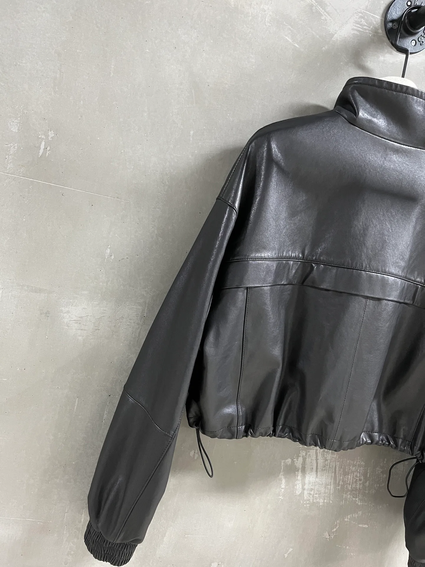 Кожаные Куртки И Дублёнки Женские Prada 18172850