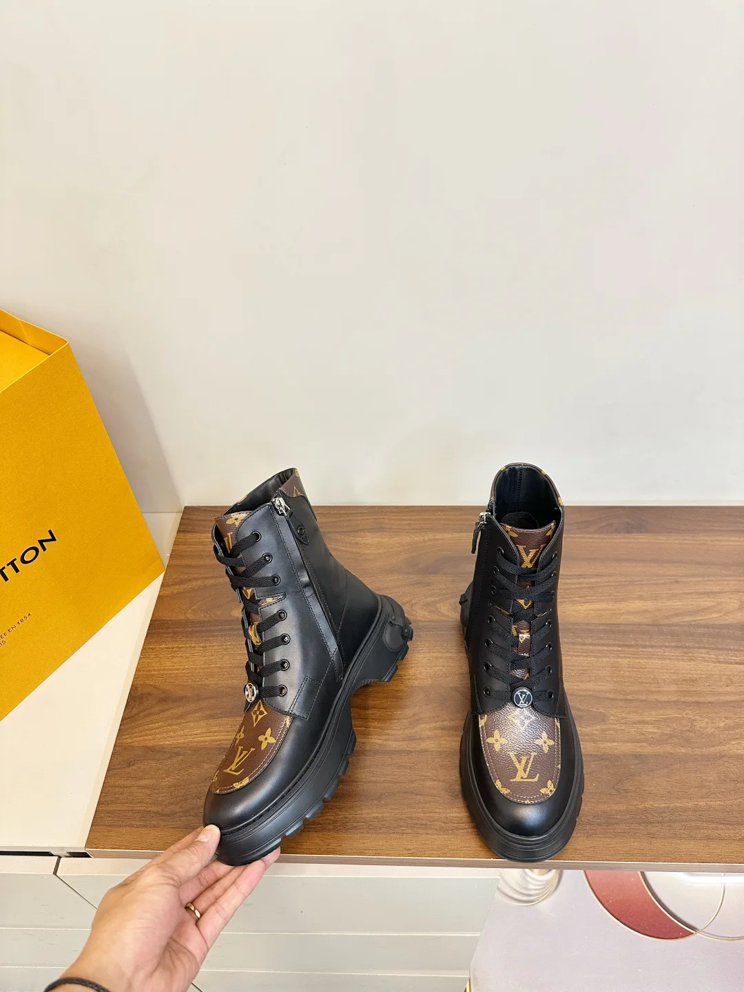 Ботинки Женские Louis Vuitton 19142495