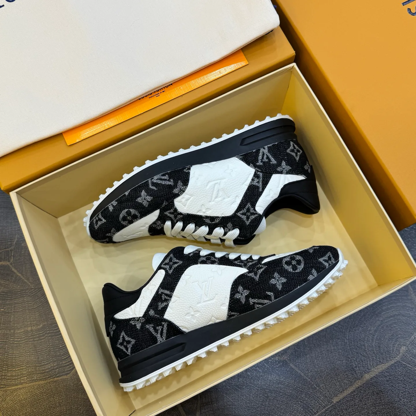 Кроссовки Женские Louis Vuitton 17429011