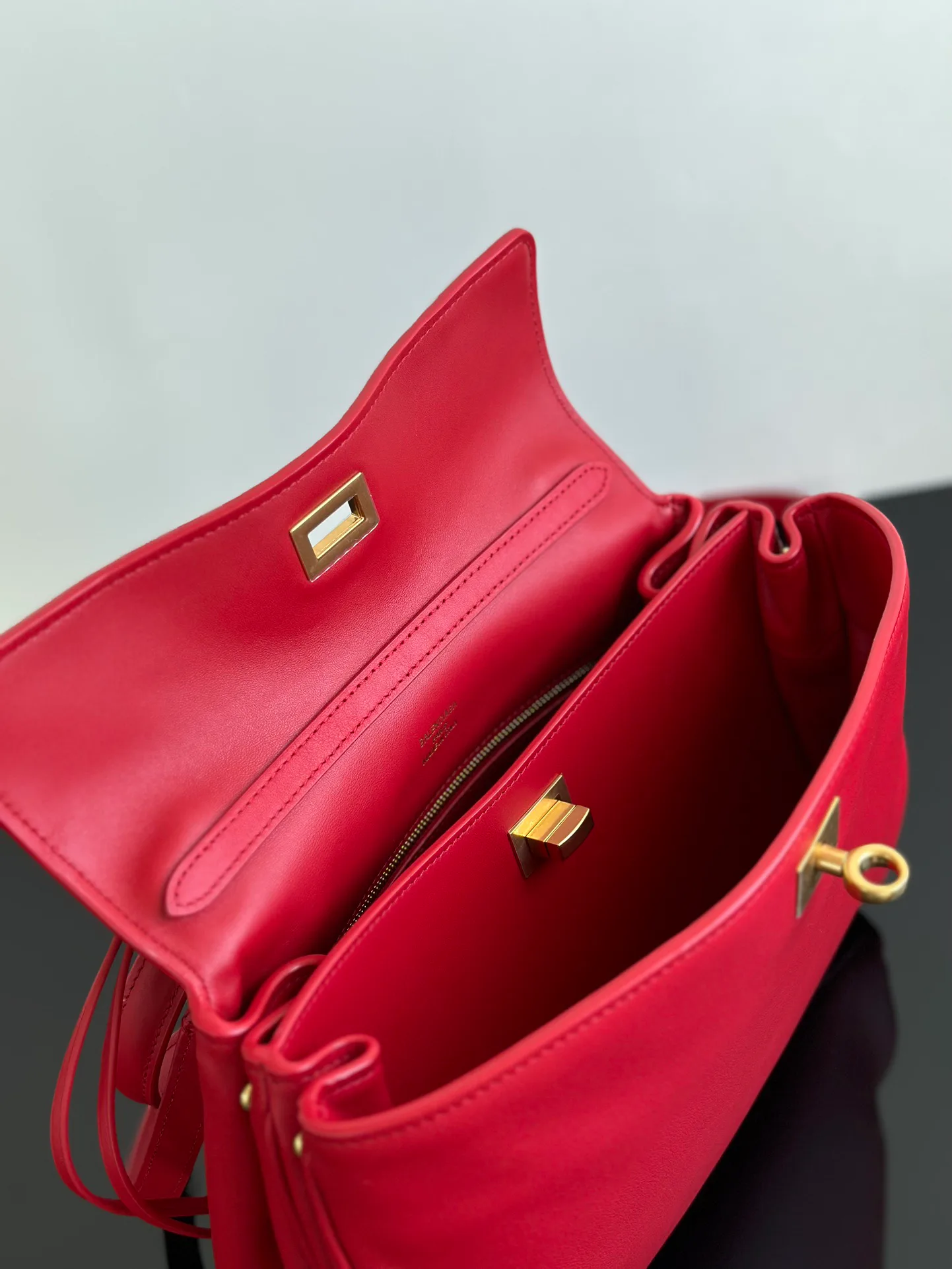 Сумки На Ремне Женские Balenciaga 6566532