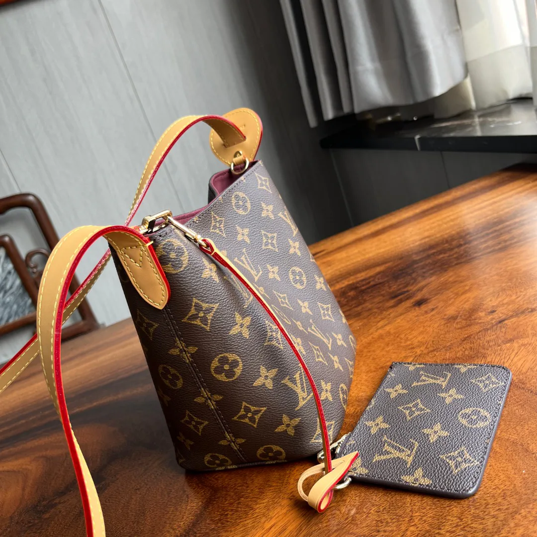 Сумки На Ремне Женские Louis Vuitton 5511821