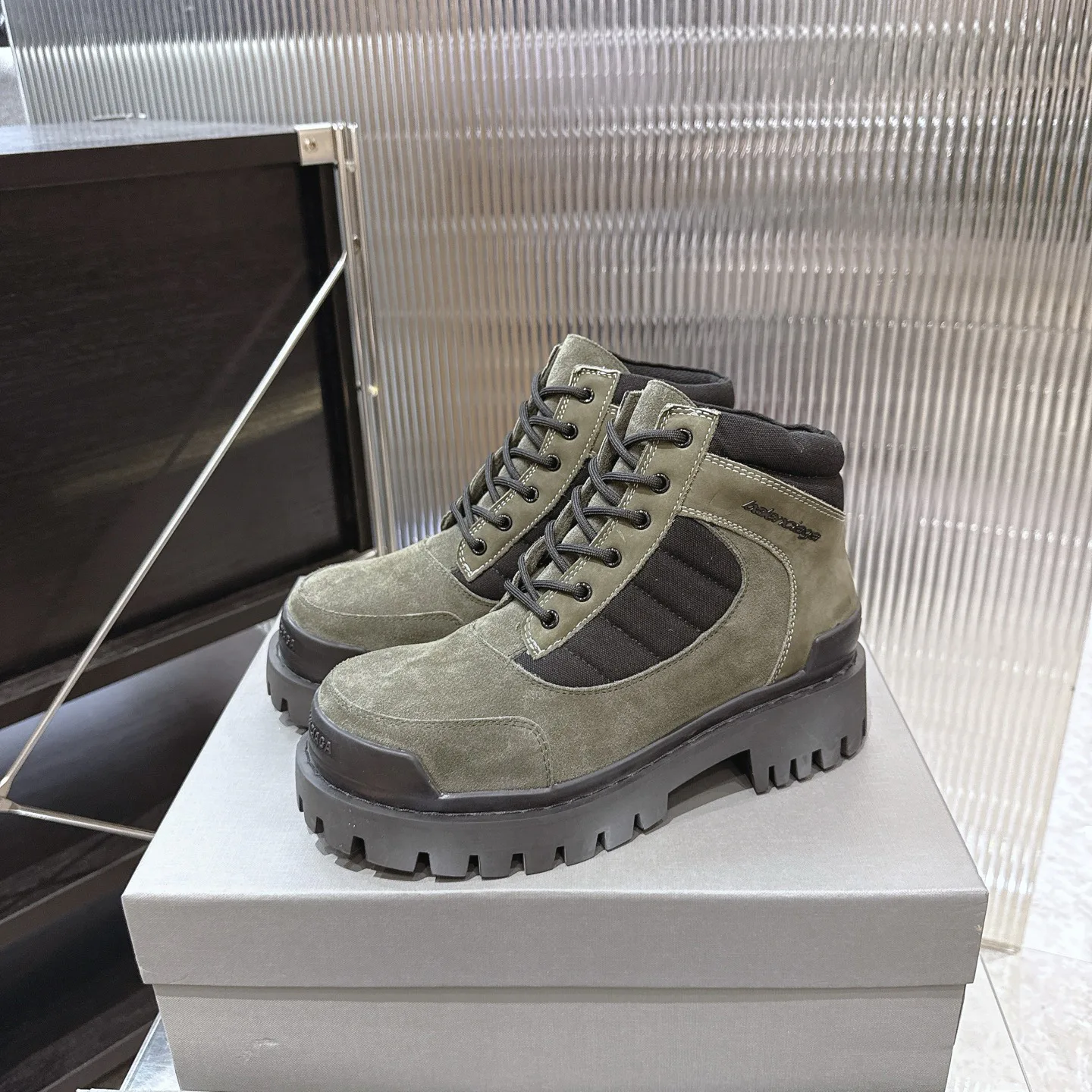 Ботинки Мужские Balenciaga 18598043