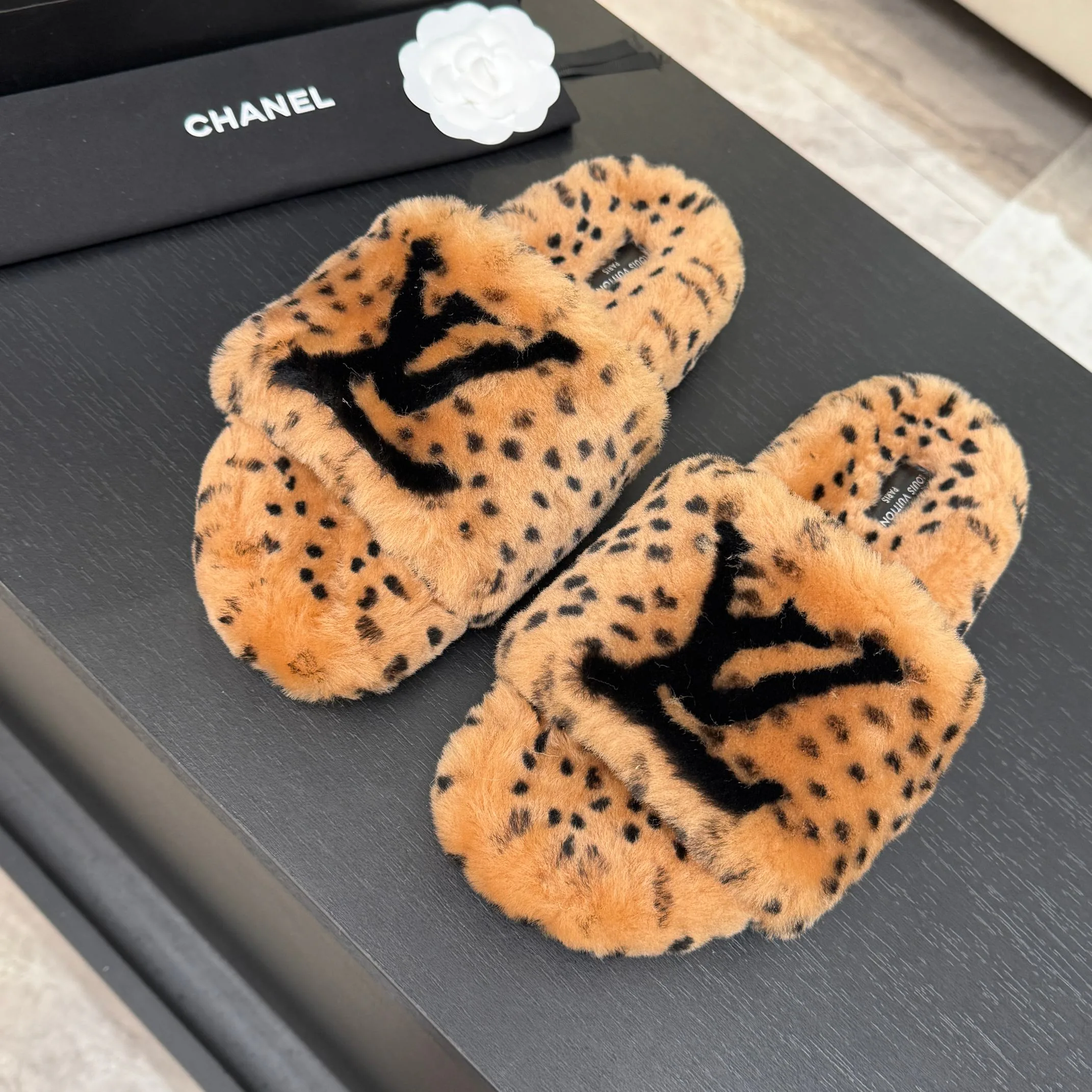 Тапочки Женские Louis Vuitton 18062761