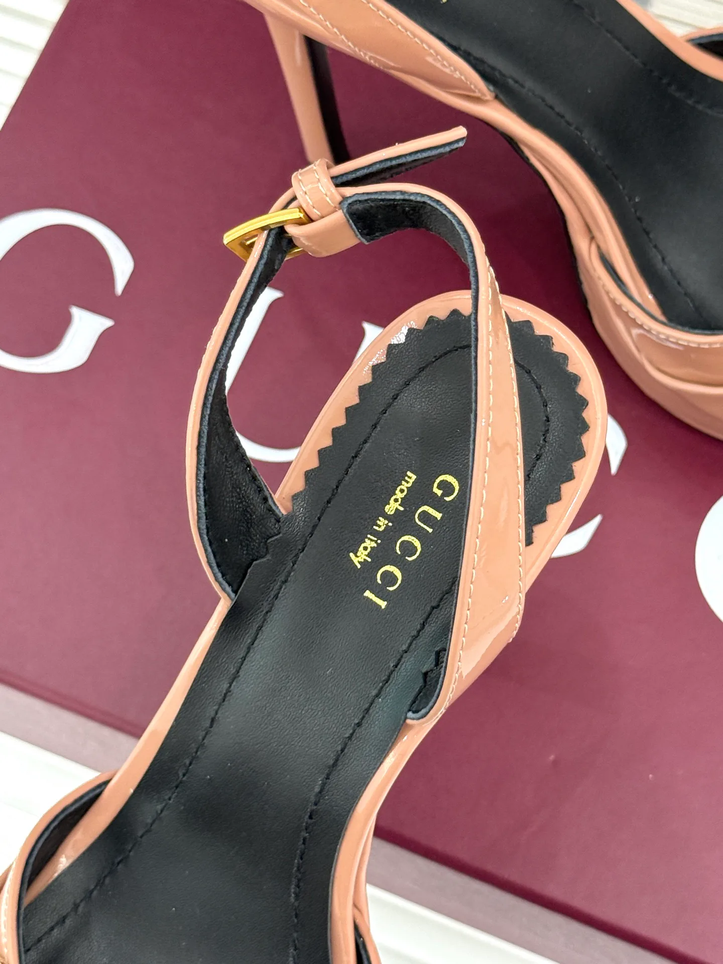 Босоножки Женские Gucci 17646533