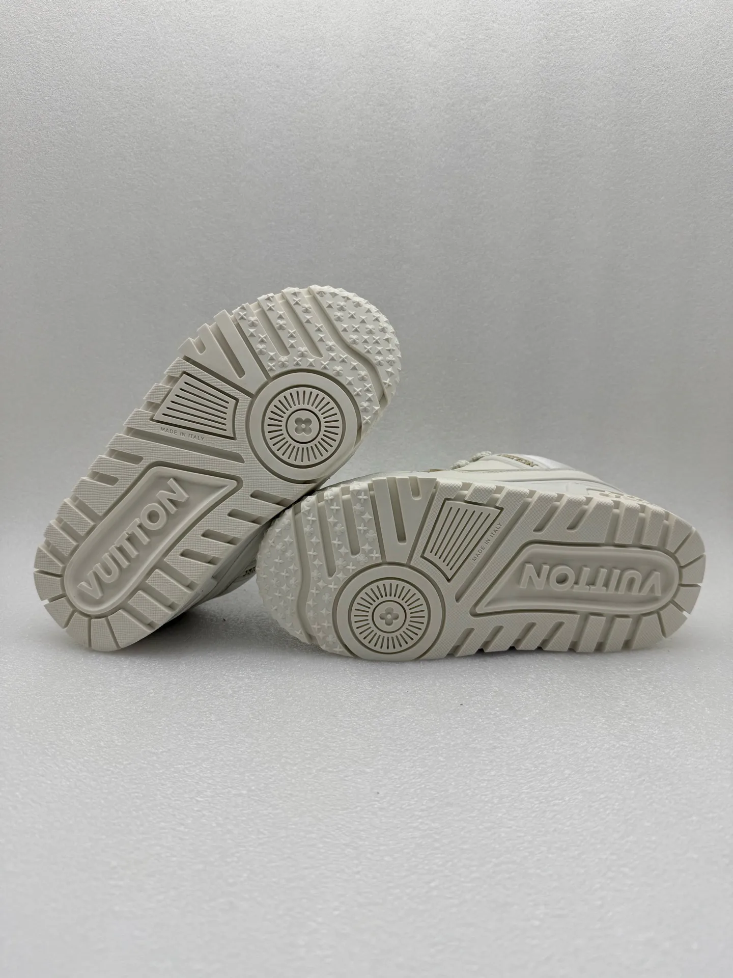 Кроссовки Женские Louis Vuitton 3175