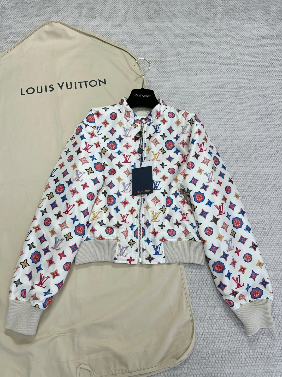 Куртки И Пуховики Женские Louis Vuitton 19799