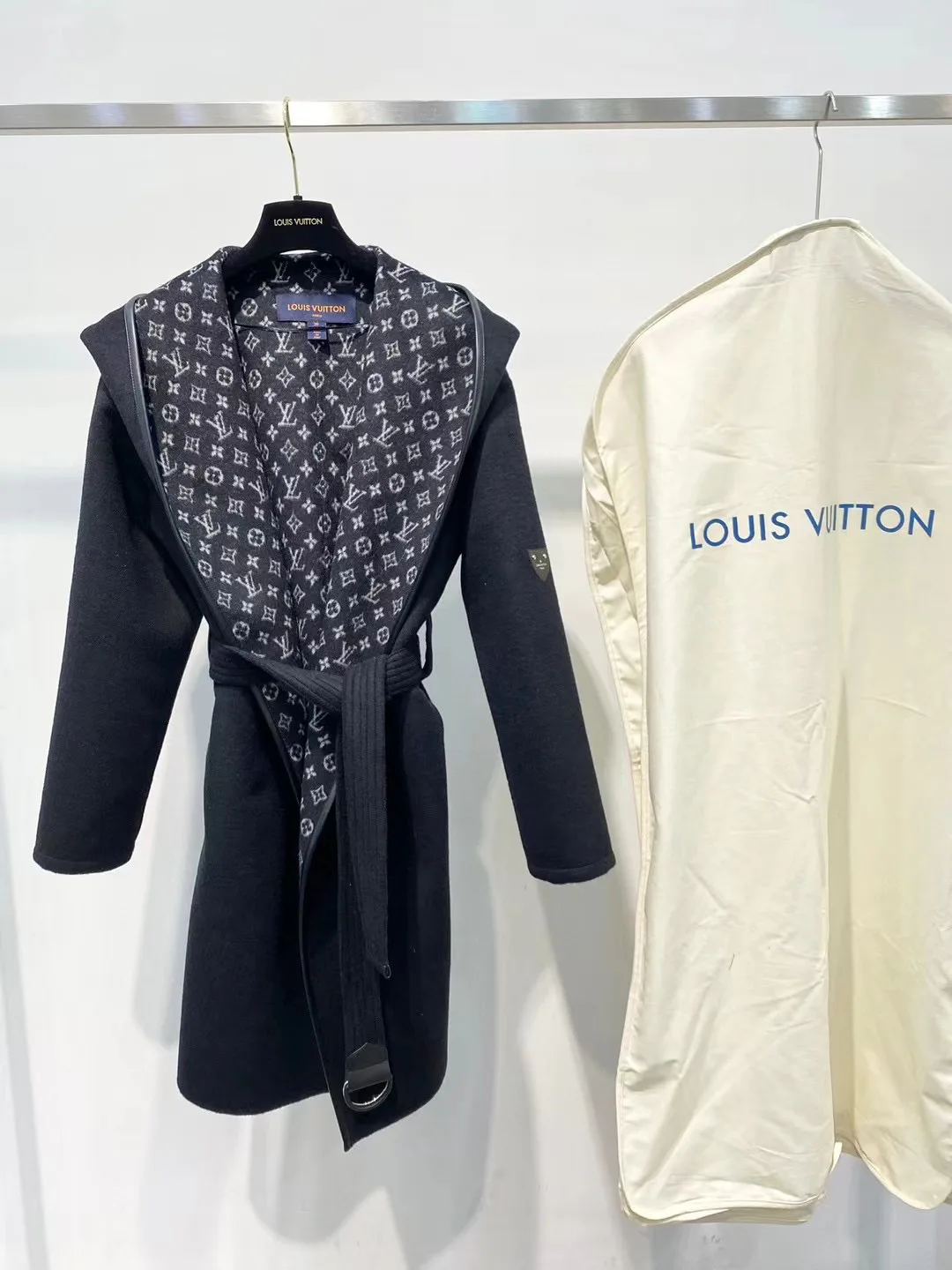Пальто Женские Louis Vuitton 18601475