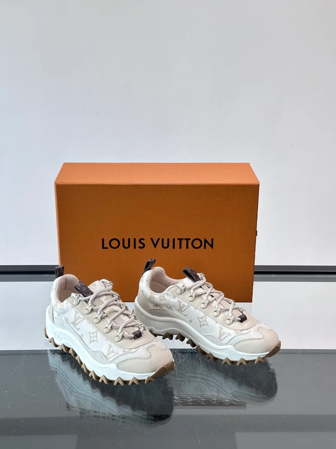 Кроссовки Женские Louis Vuitton 13580313