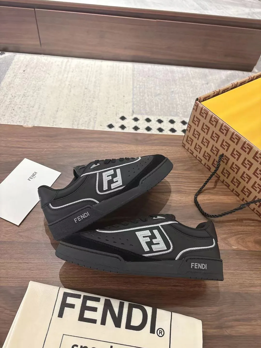 Кроссовки Женские Fendi 18219518