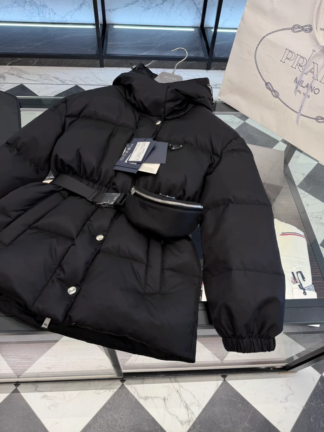 Куртки И Пуховики Женские Prada 17912486