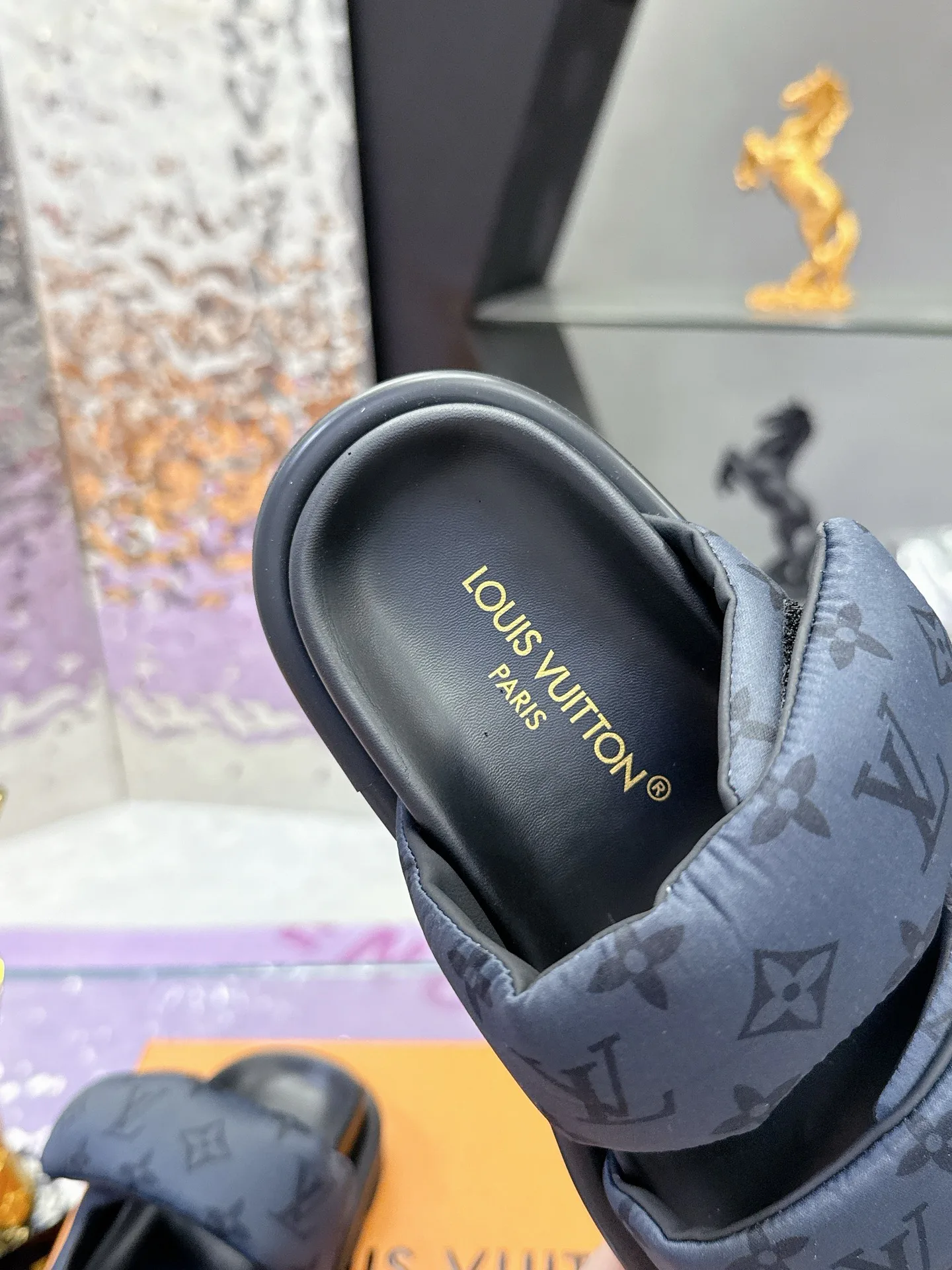 Шлепанцы Женские Louis Vuitton 17530458