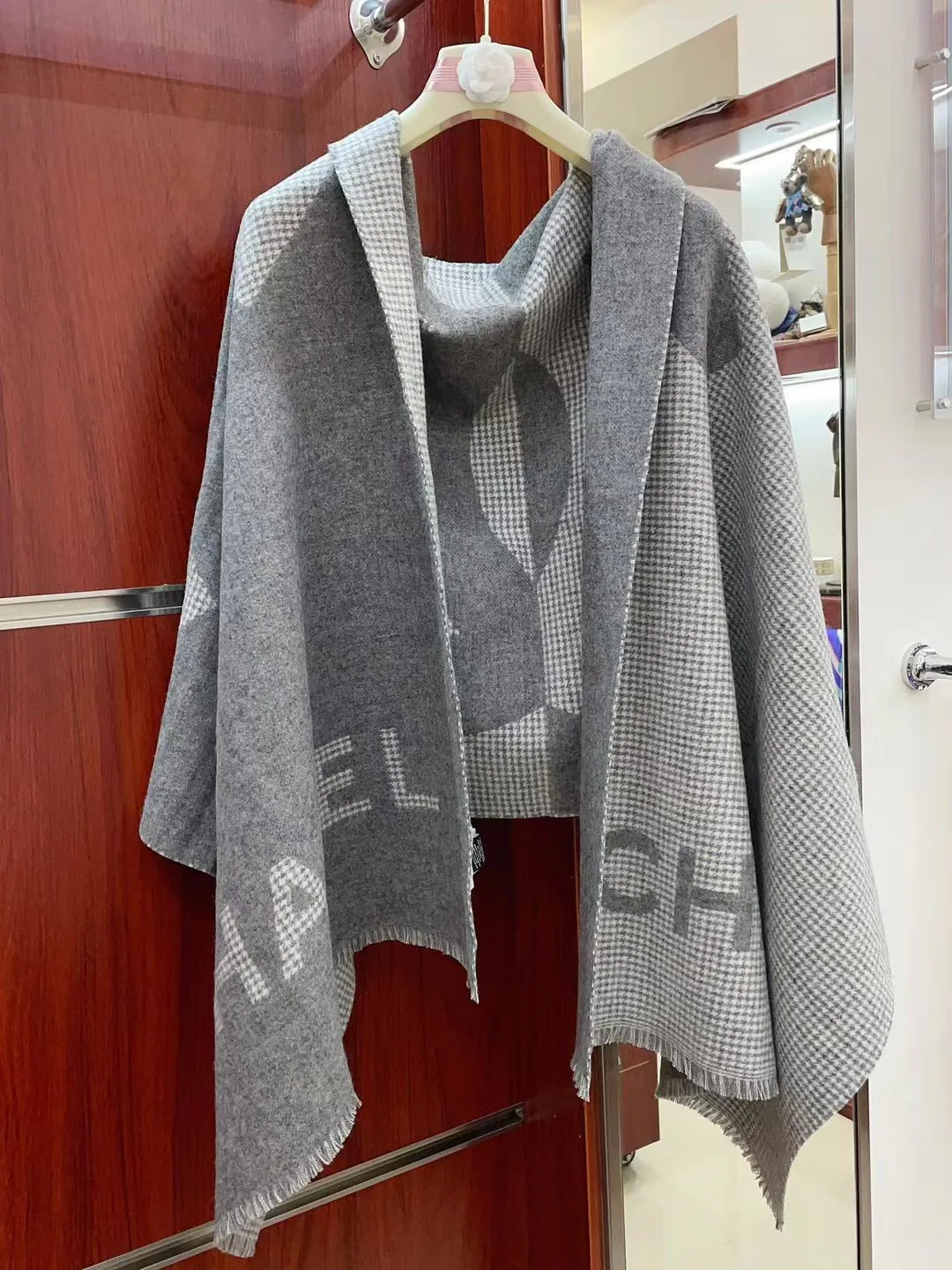 Шарфы Chanel 18627195