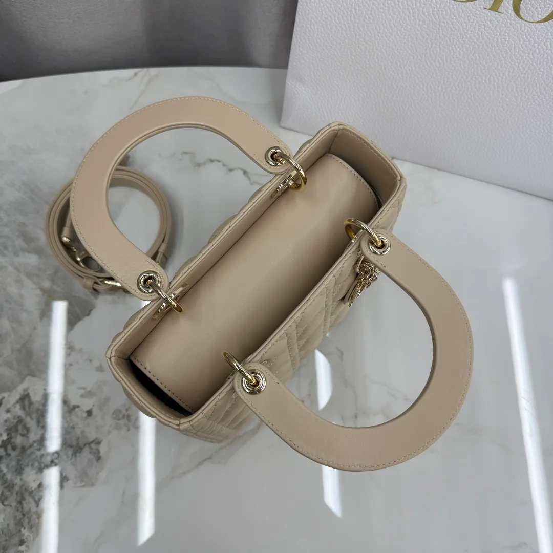 Классические Сумки Женские Christian Dior 12622360