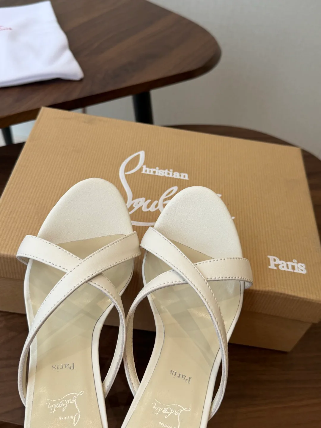 Босоножки Женские Christian Louboutin 18183090