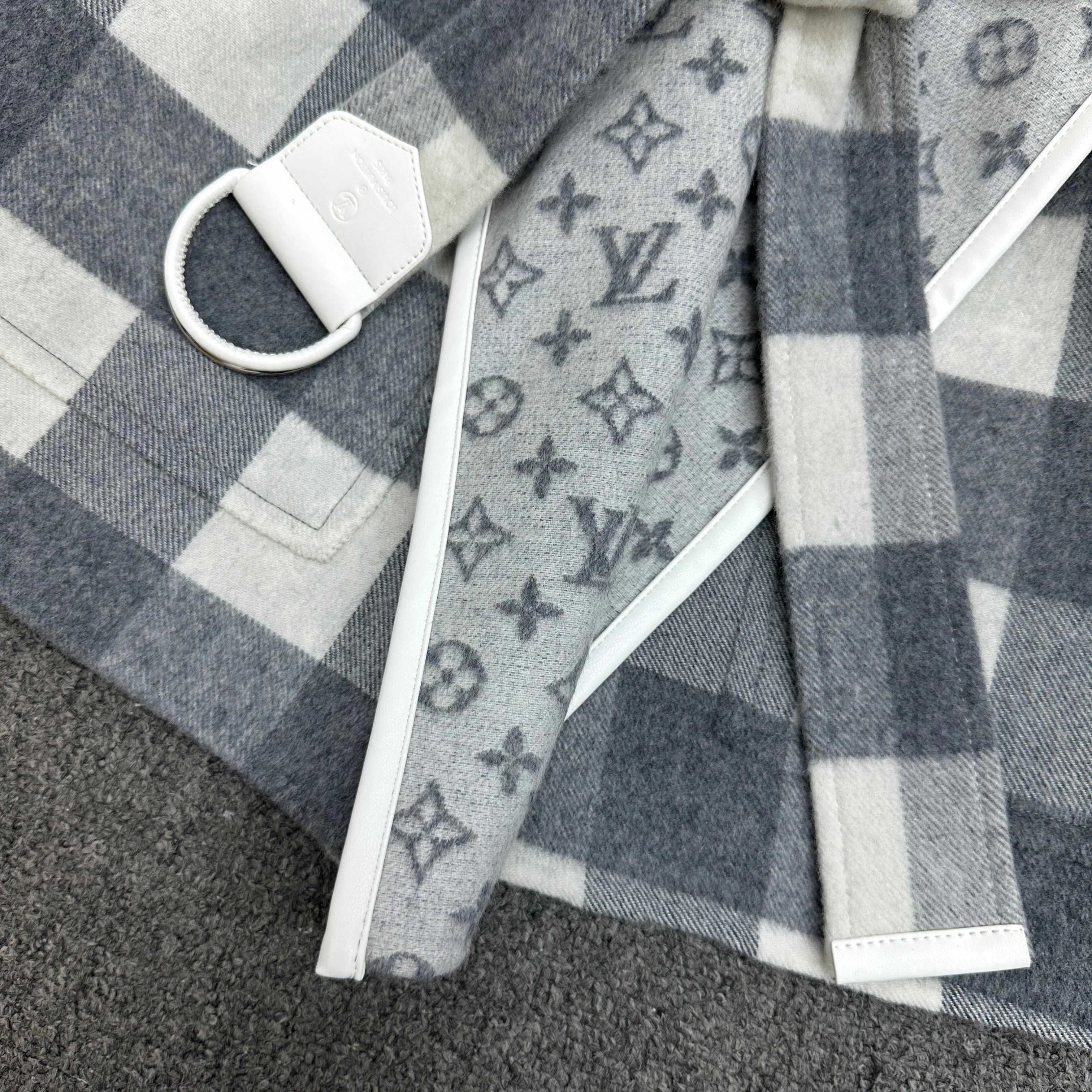 Пальто Женские Louis Vuitton 18742931