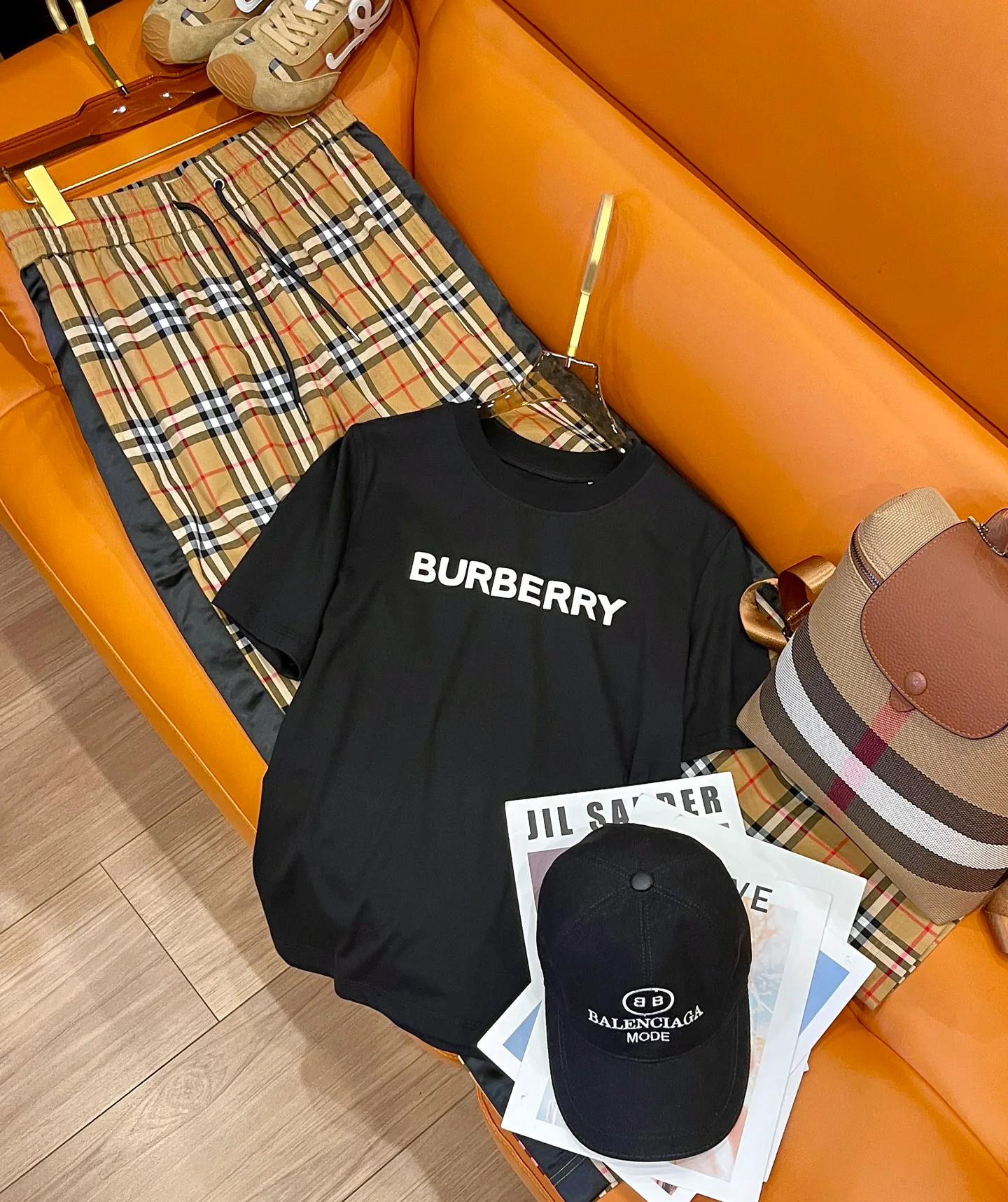 Брюки Женские Burberry 11358101