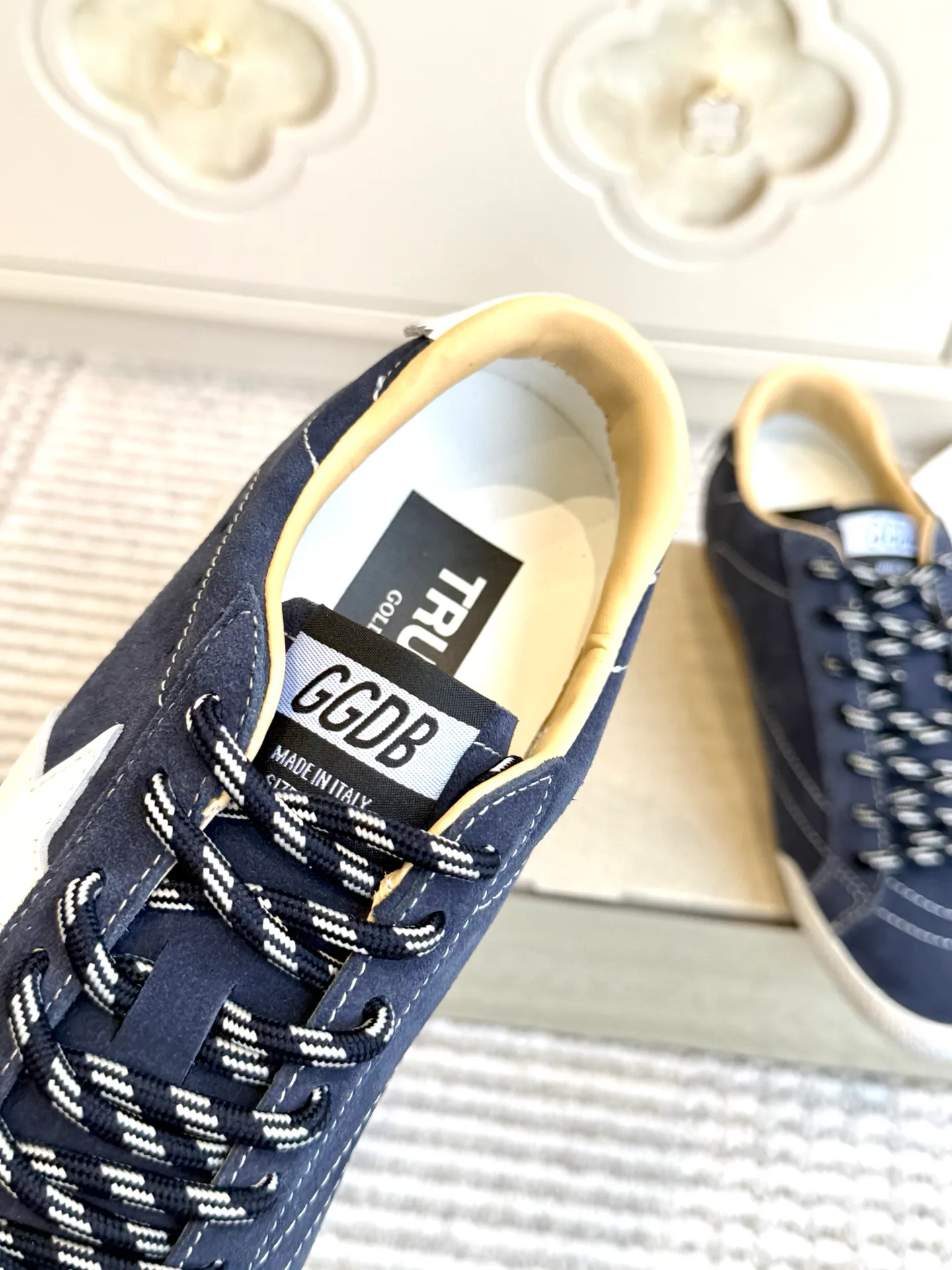 Кроссовки Женские Golden Goose 18360510
