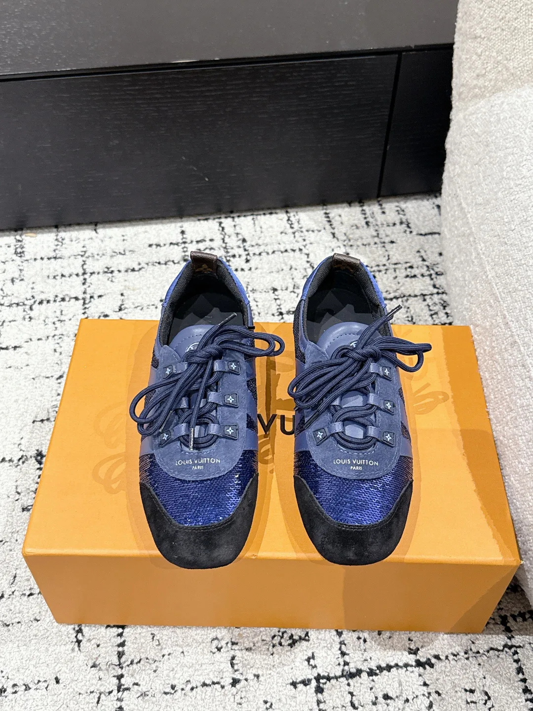Кроссовки Женские Louis Vuitton 18409734
