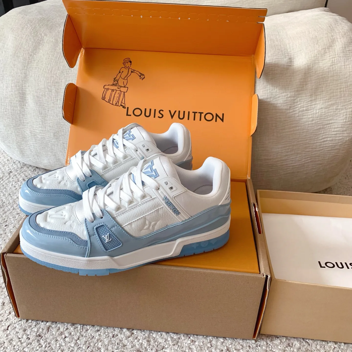 Кроссовки Женские Louis Vuitton 18375817