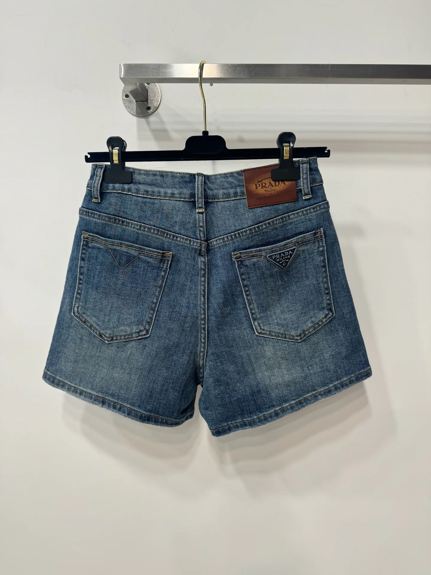 Шорты Женские Prada 11168720