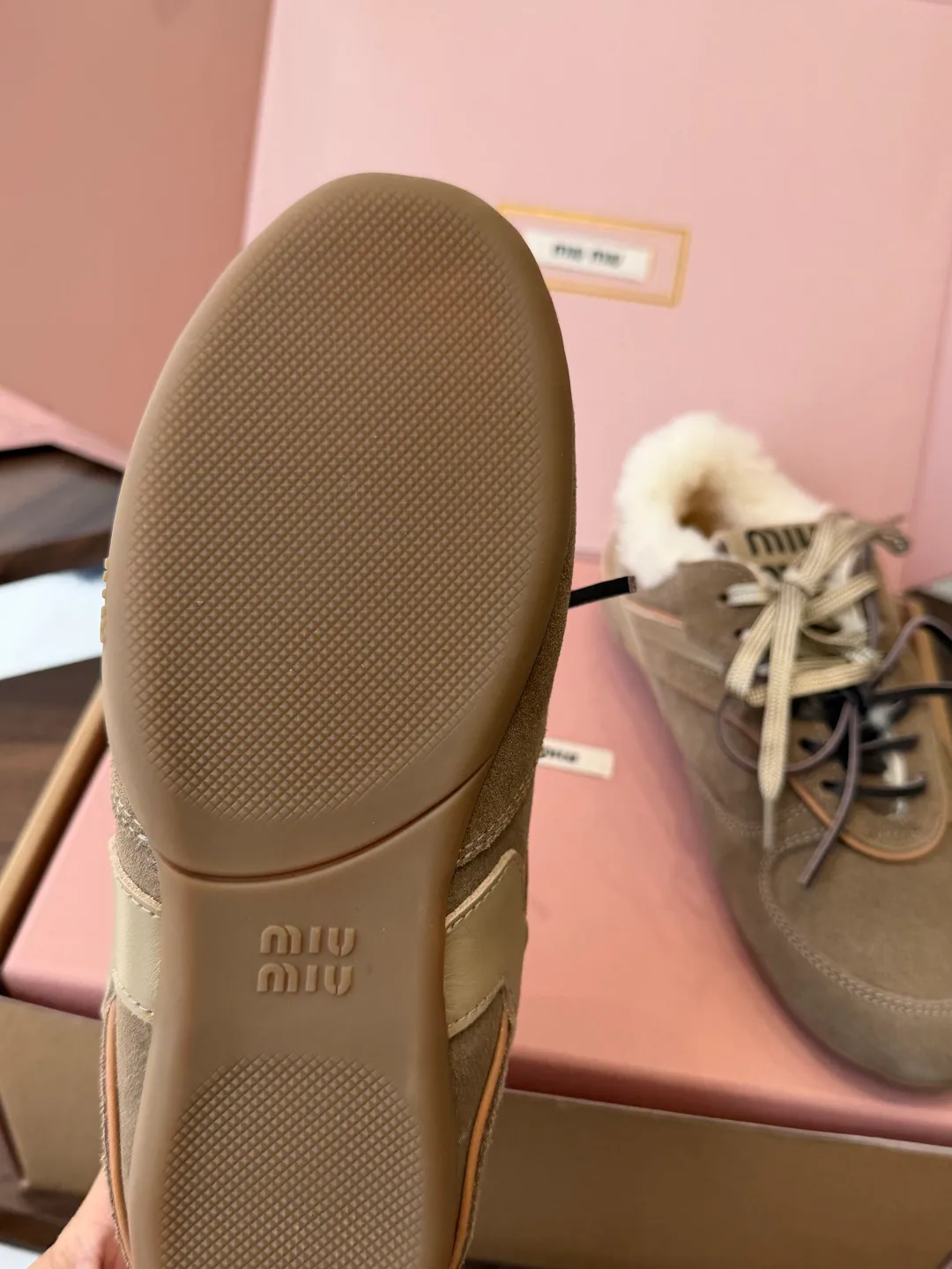 Кроссовки Женские Miu Miu 18687351