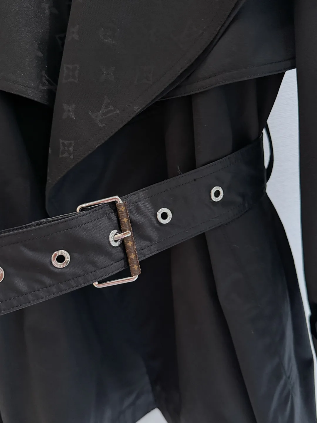 Тренчи Женские Louis Vuitton 18049798