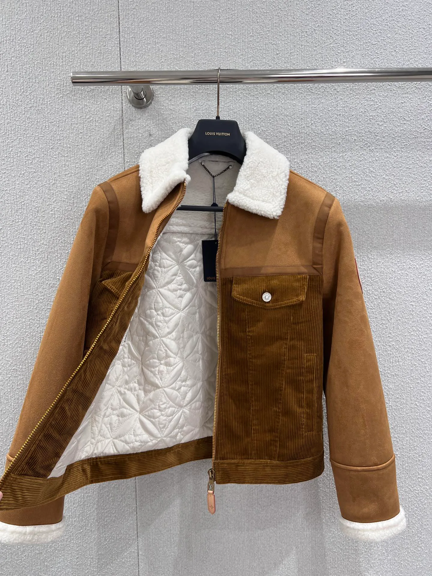 Куртки И Пуховики Женские Louis Vuitton 4342925