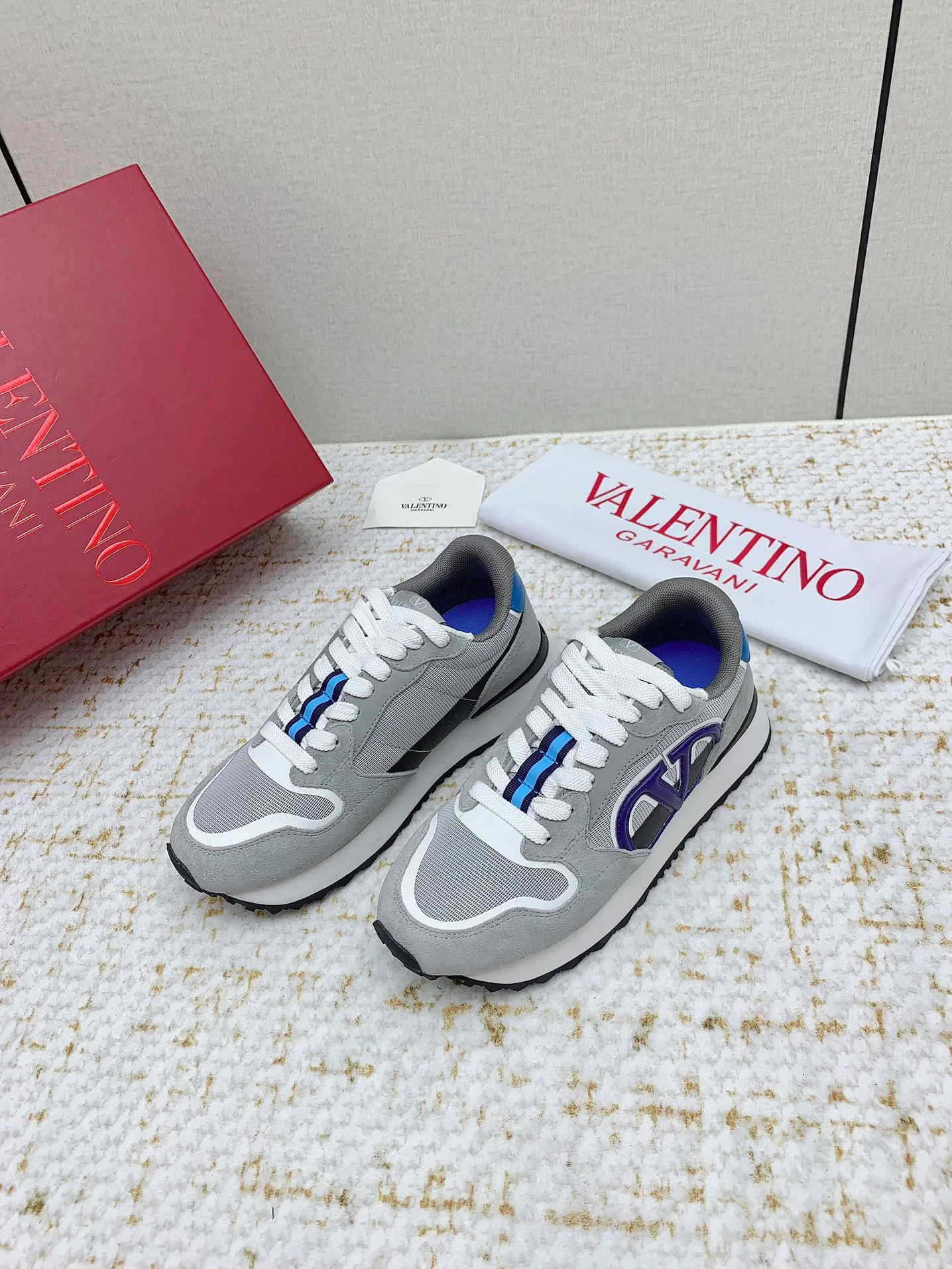 Кроссовки Женские Valentino 11070146