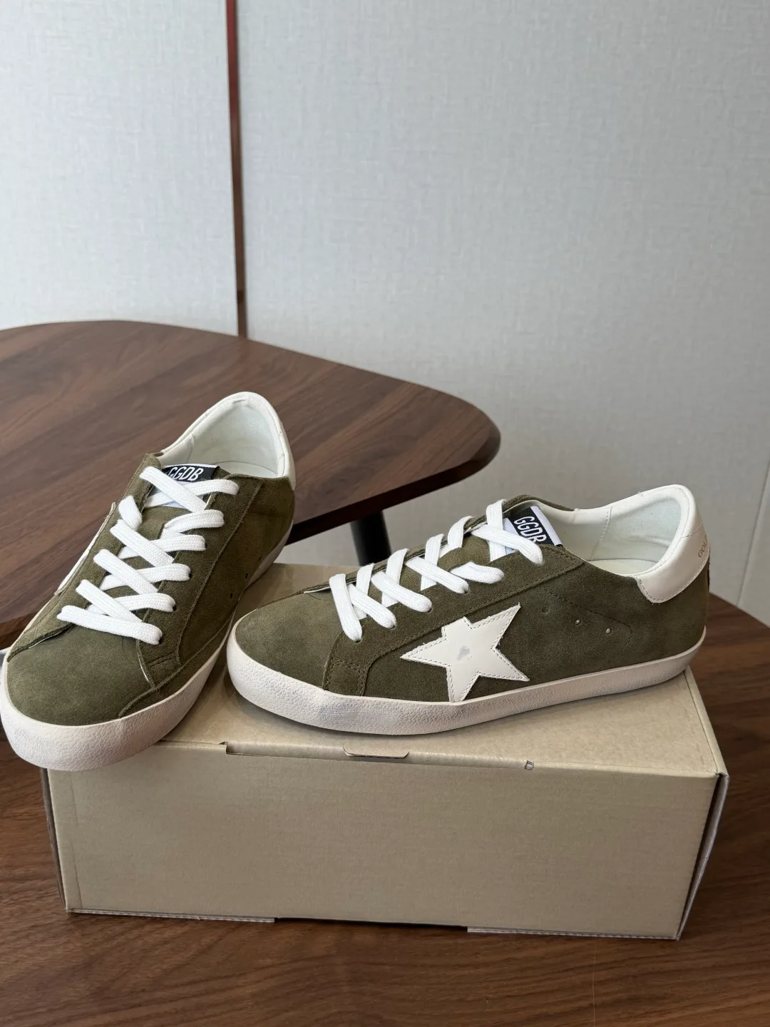 Кроссовки Женские Golden Goose 18146569