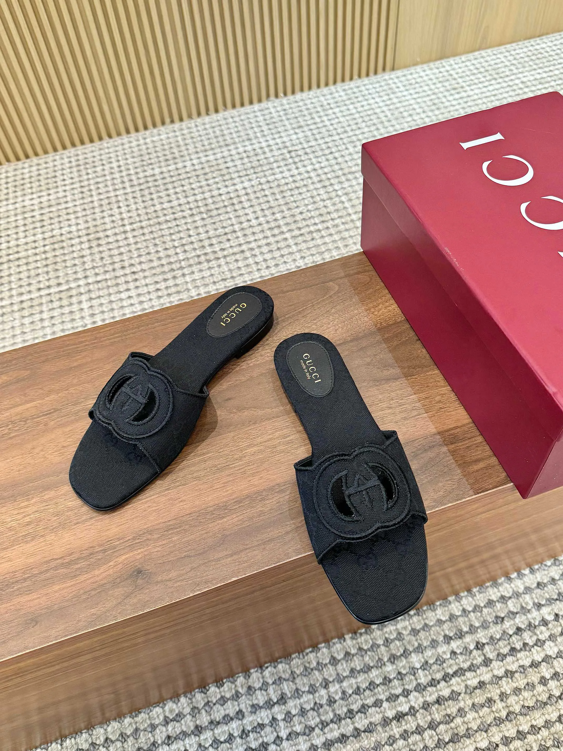 Шлепанцы Женские Gucci 11890974