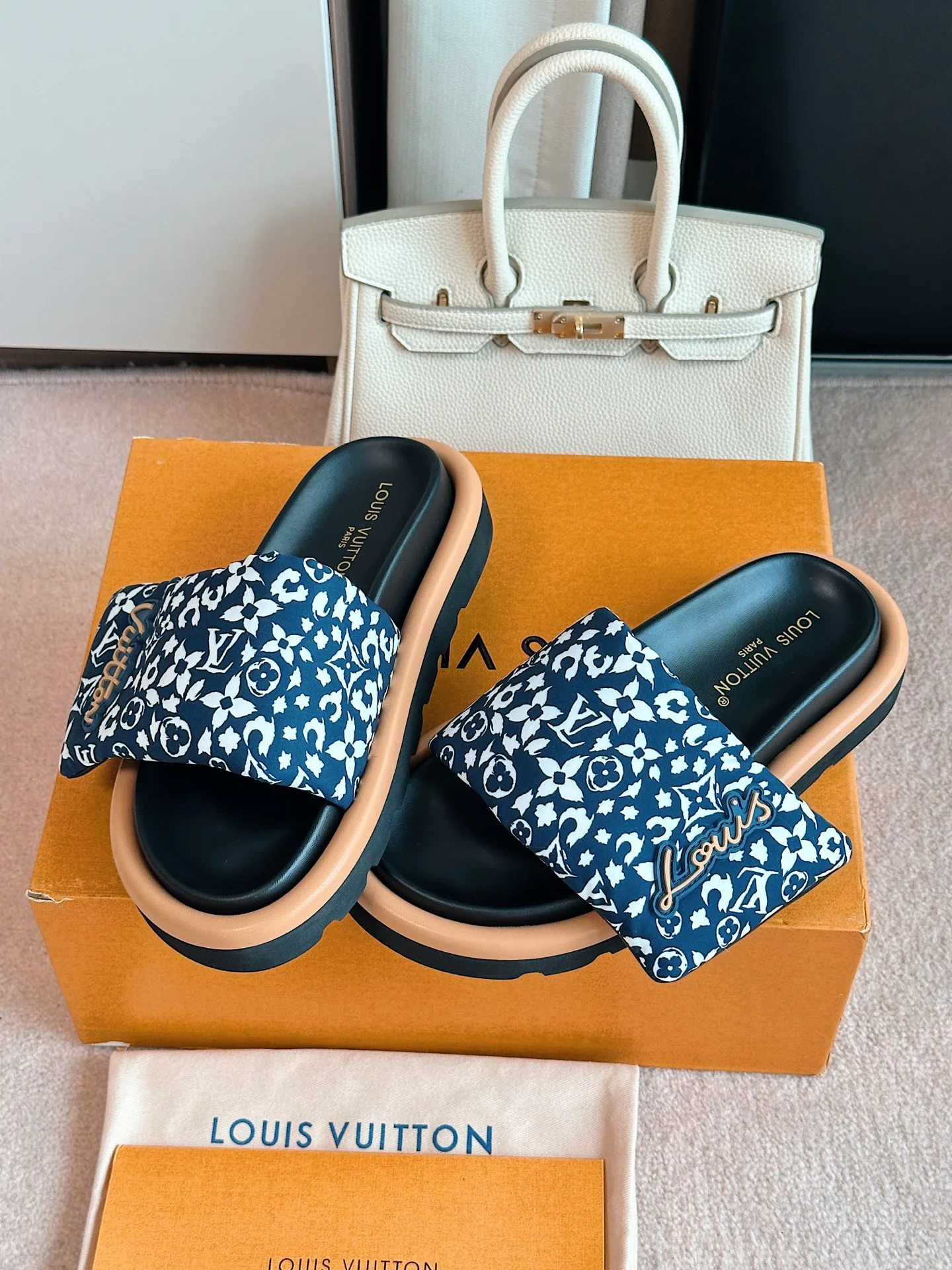 Шлепанцы Женские Louis Vuitton 14335146