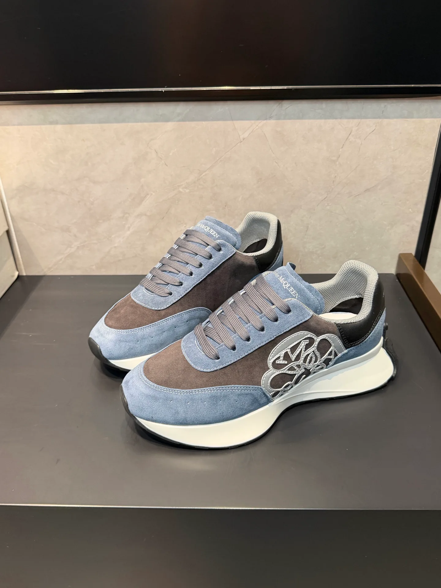 Кроссовки Женские Alexander Mcqueen 18363894