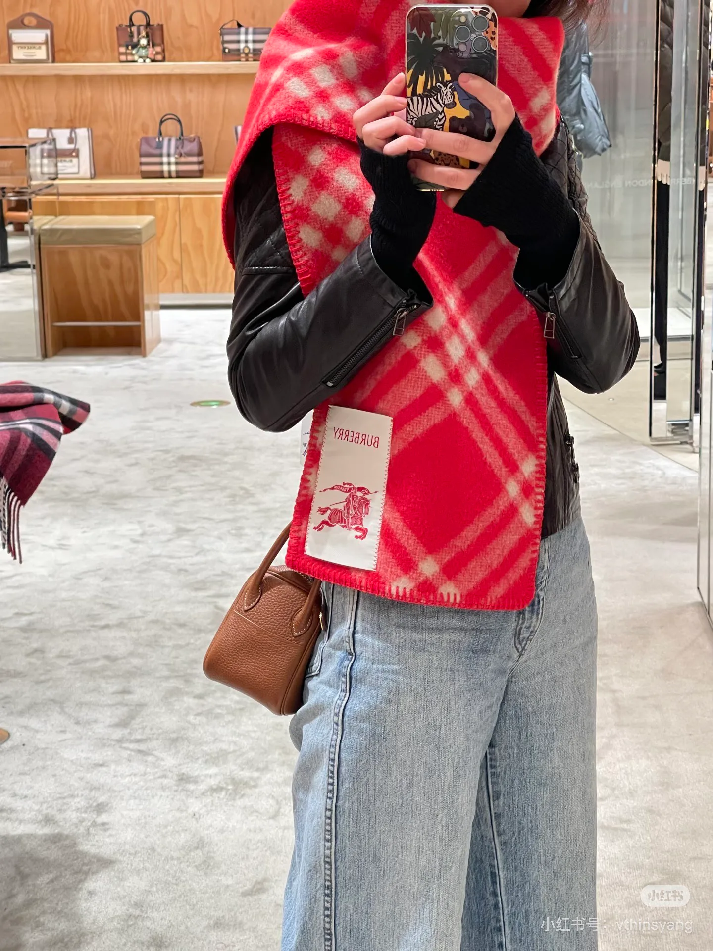 Шарфы Burberry 18507375