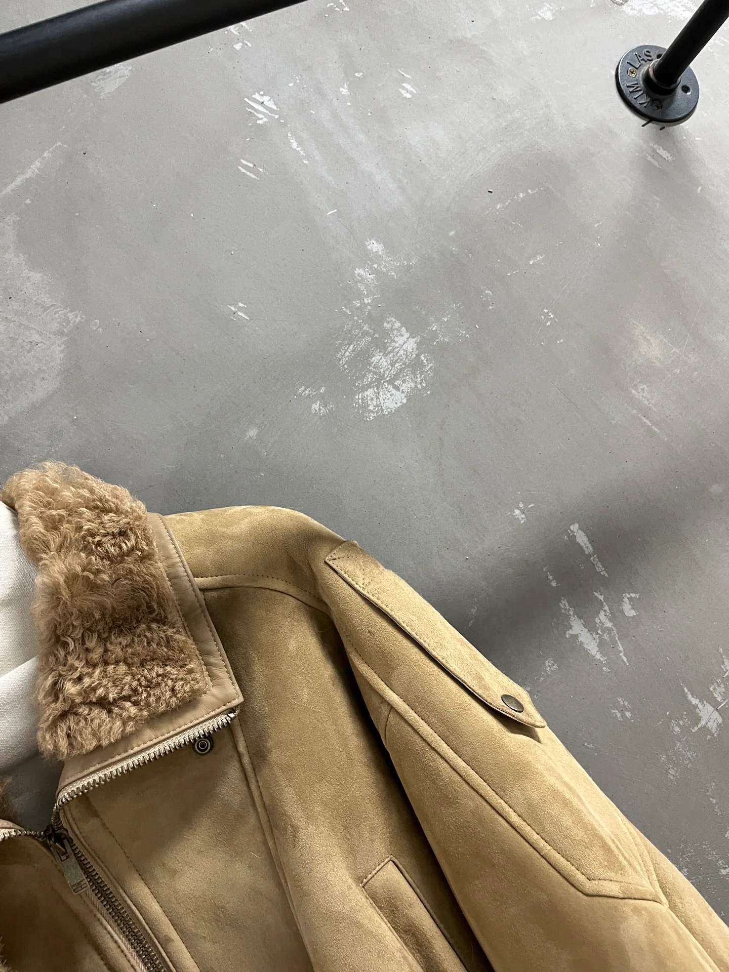 Кожаные Куртки И Дублёнки Женские Saint Laurent 18630179