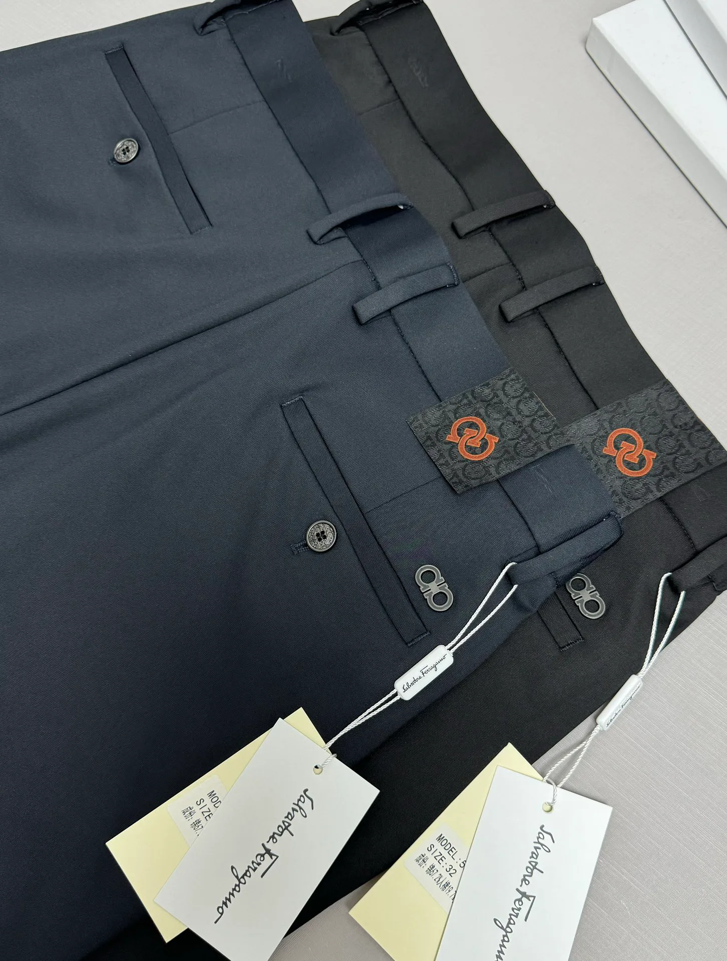 Брюки Женские Salvatore Ferragamo 11480531