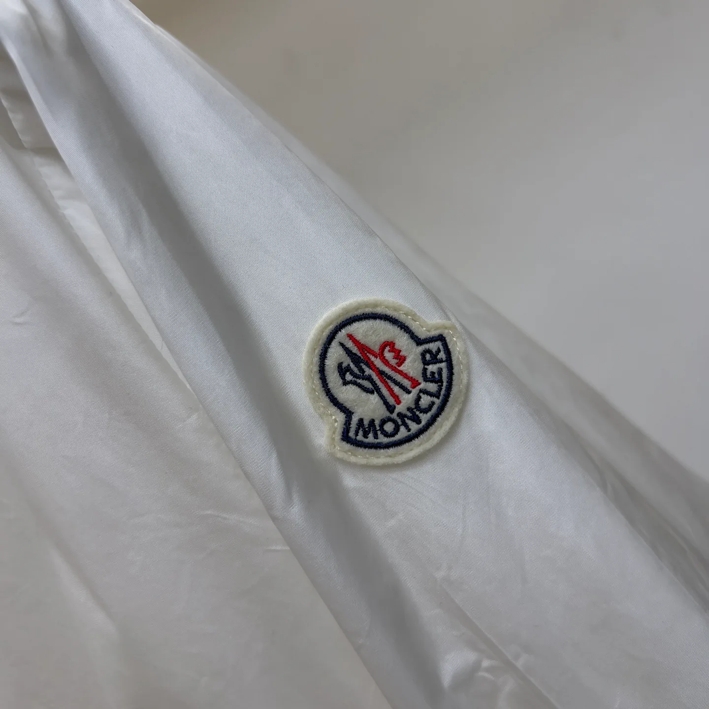 Куртки И Пуховики Женские Moncler 17340714