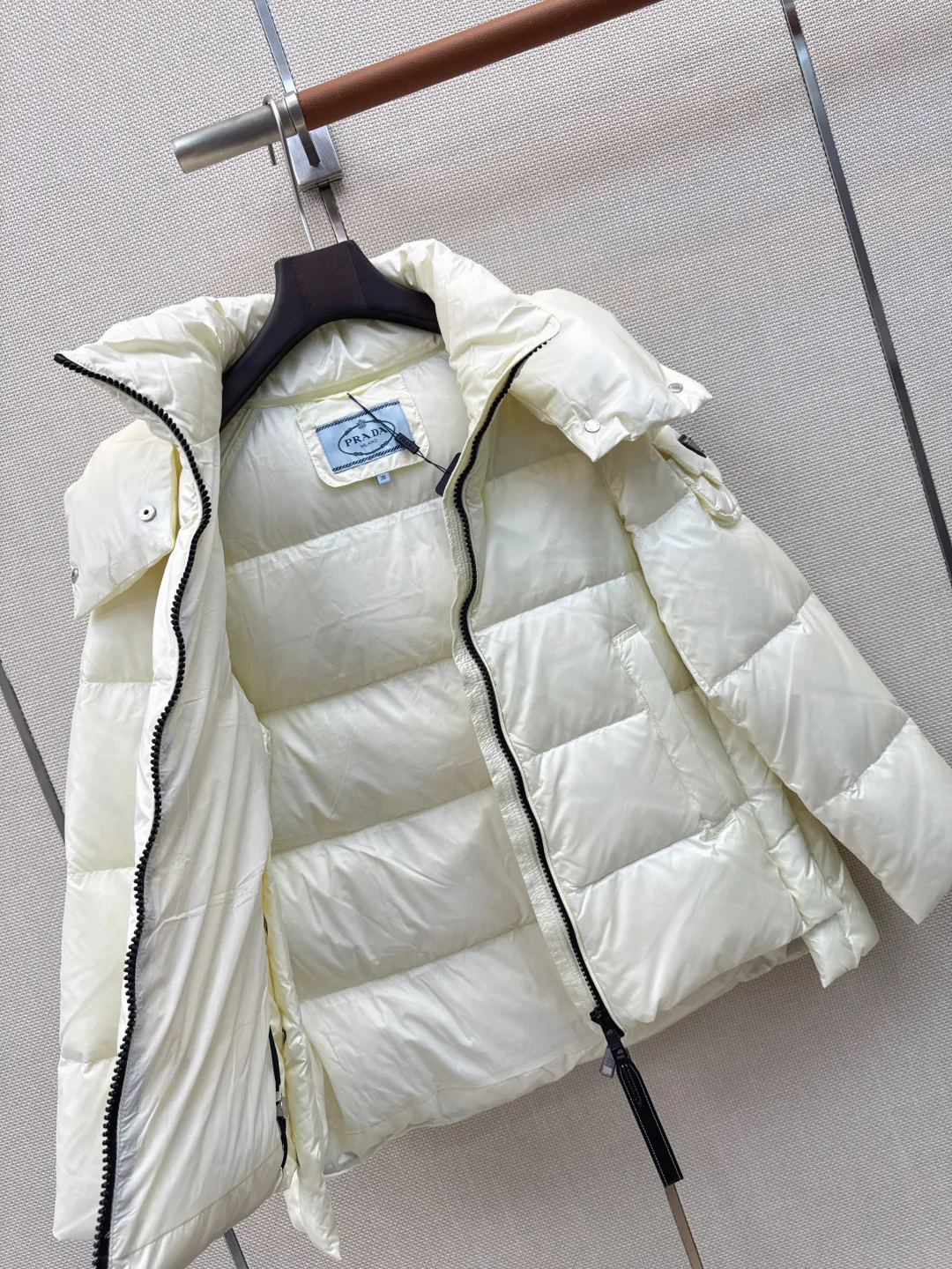 Куртки И Пуховики Женские Prada 18398231