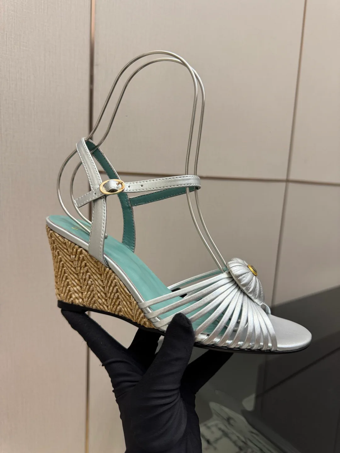 Босоножки Женские Valentino 18048999