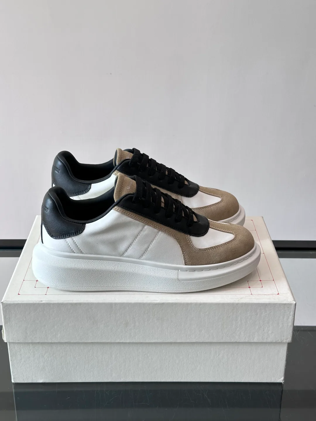 Кроссовки Женские Alexander Mcqueen 17200127