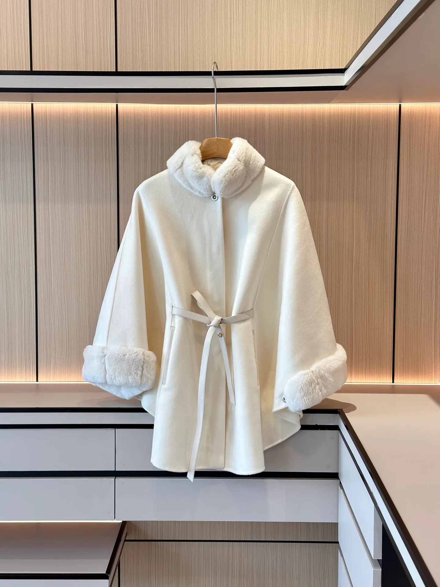 Пальто Женские Loro Piana 18706878