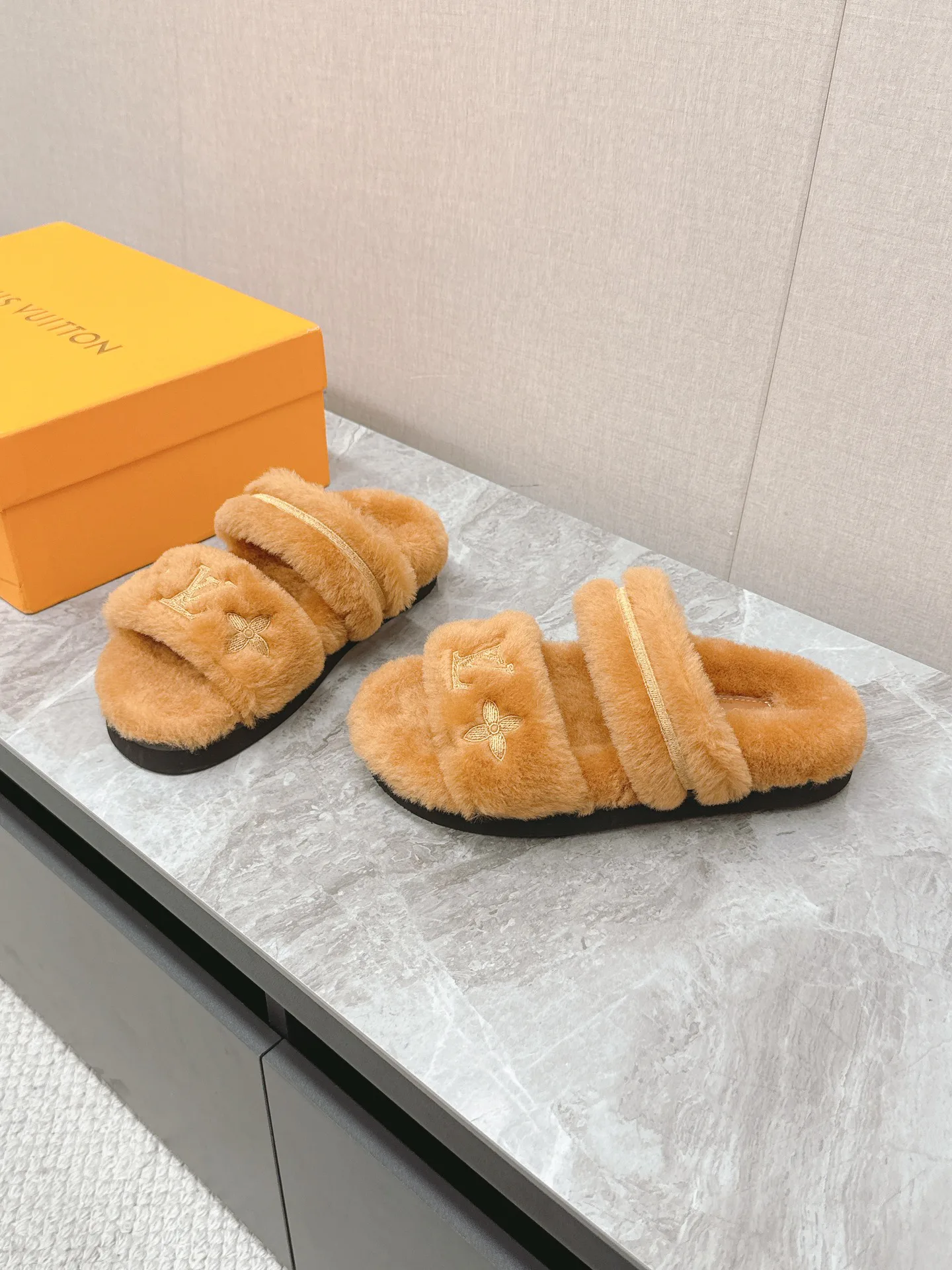 Тапочки Женские Louis Vuitton 137379