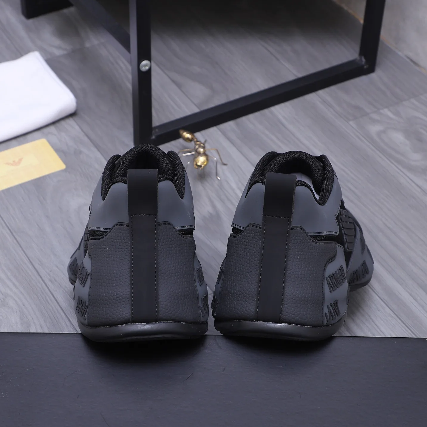 Кроссовки Женские Armani 1142408