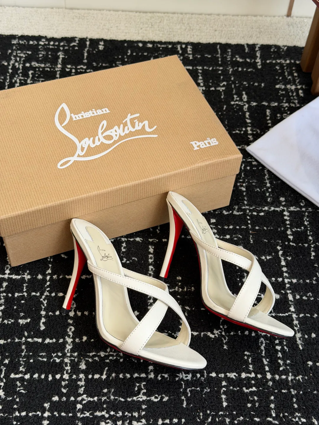 Босоножки Женские Christian Louboutin 17936546