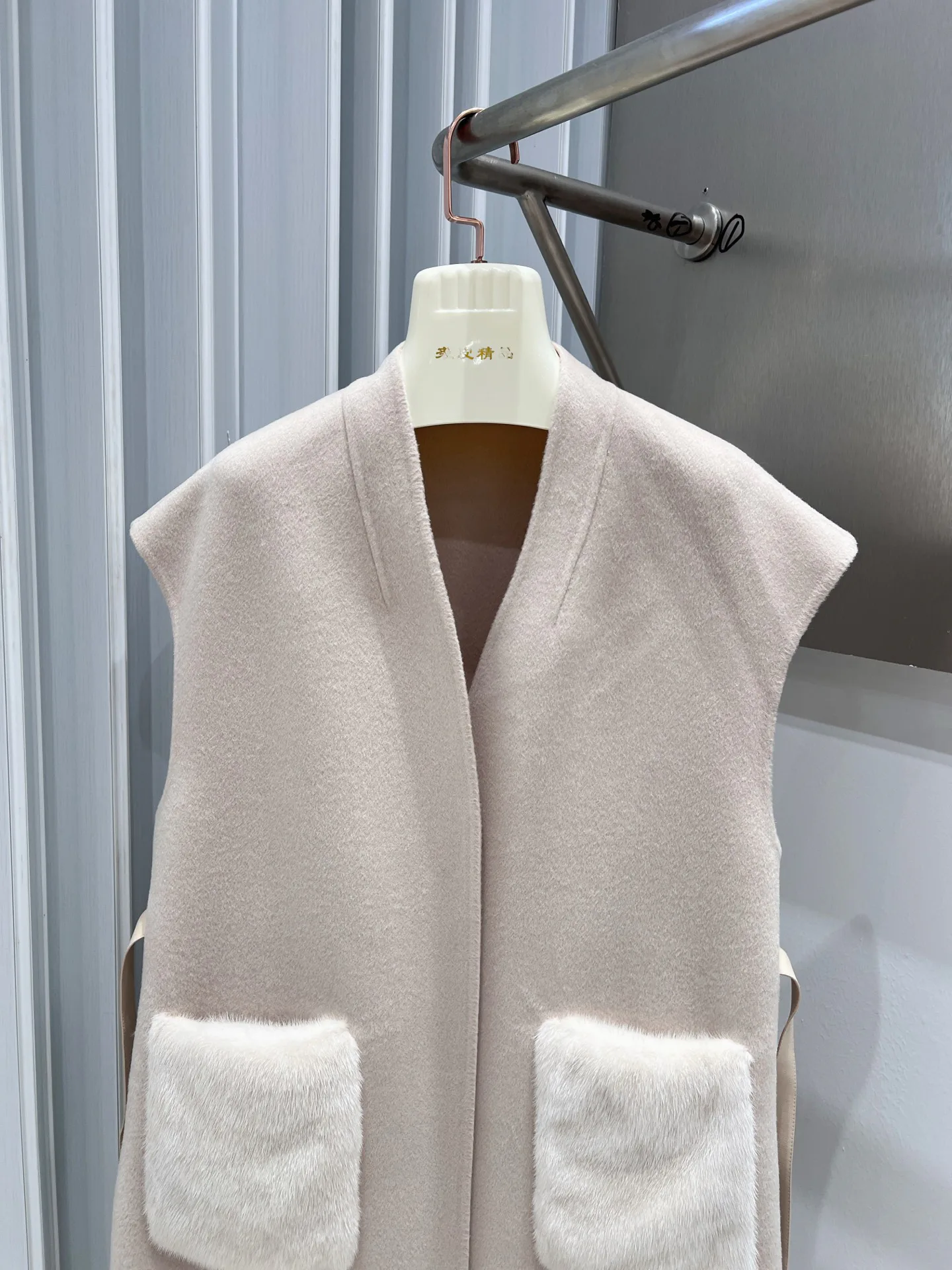 Жилеты Женские Loro Piana 18172520
