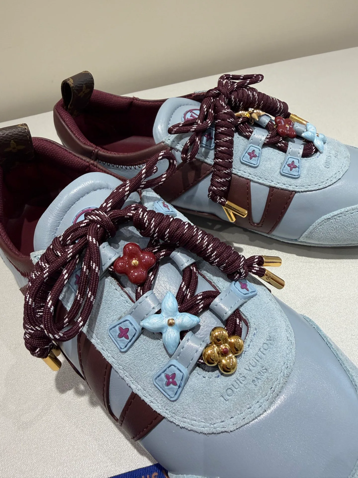 Кроссовки Женские Louis Vuitton 17934902