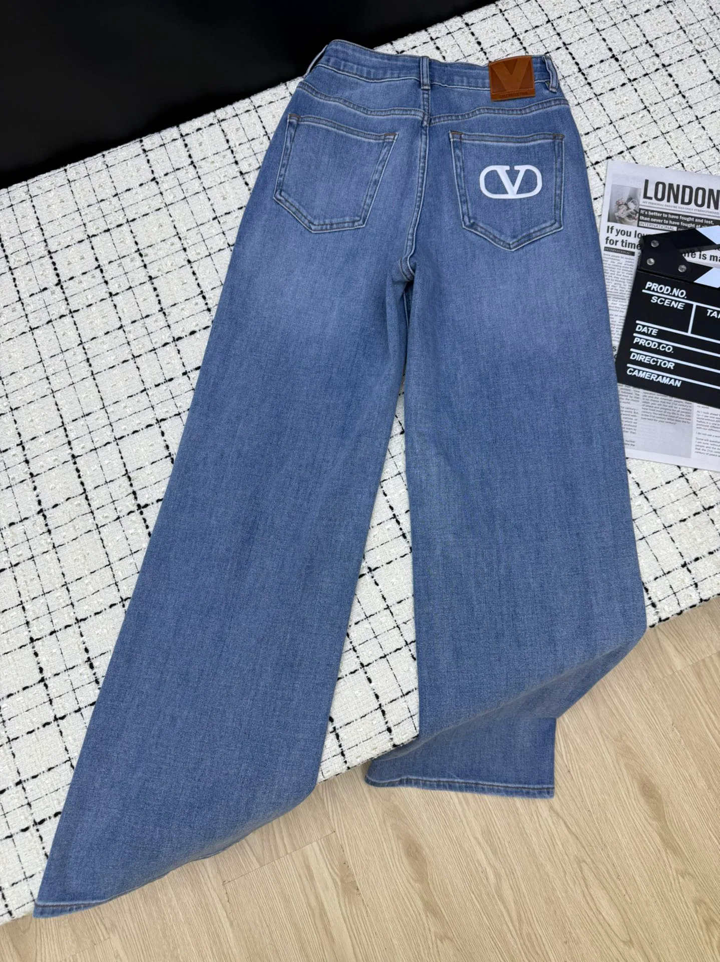 Джинсы Женские Valentino 13563000