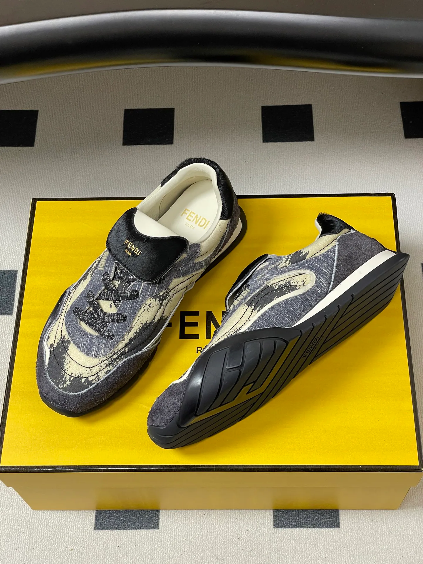 Кроссовки Женские Fendi 289807