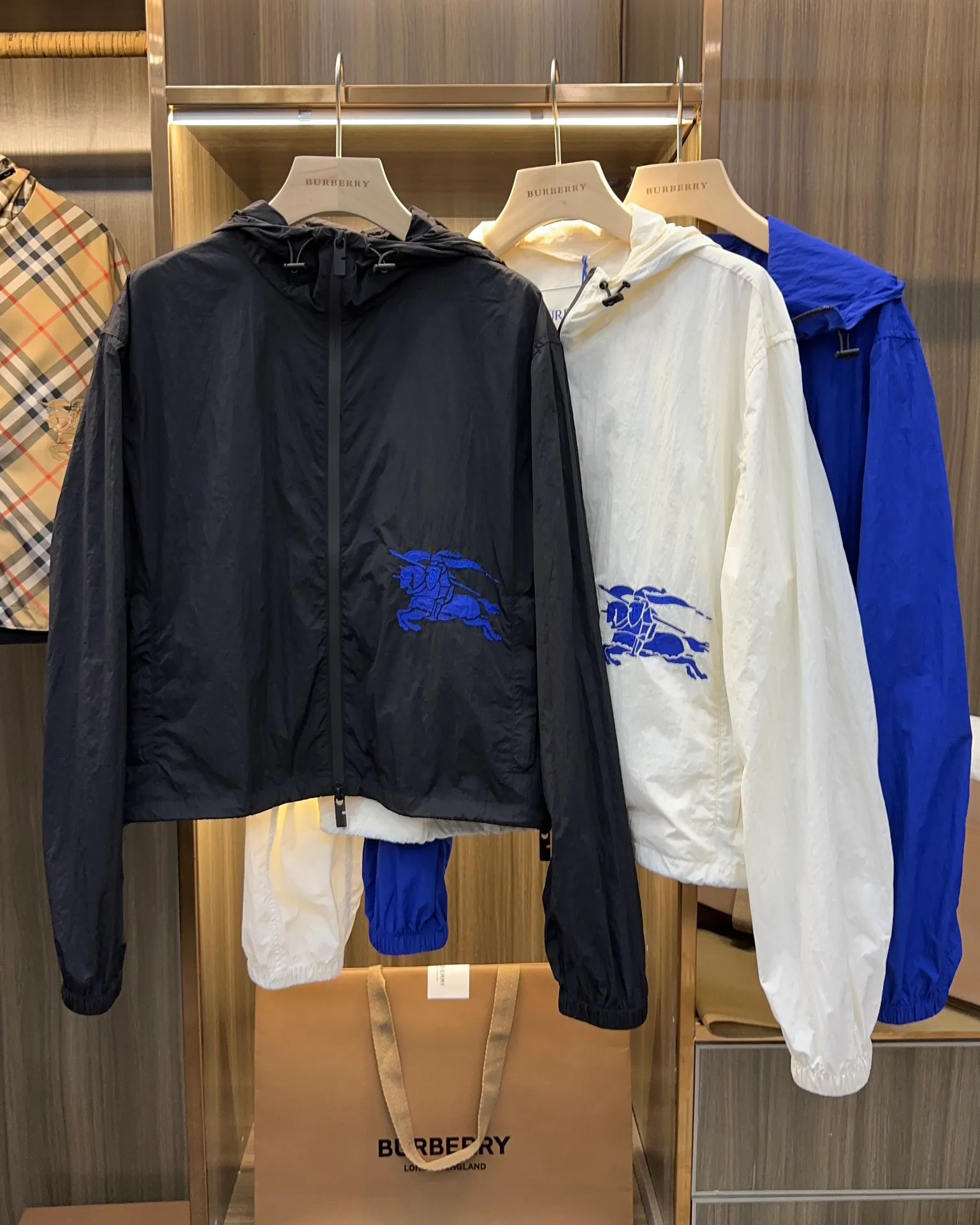 Куртки И Пуховики Женские Burberry 12778521